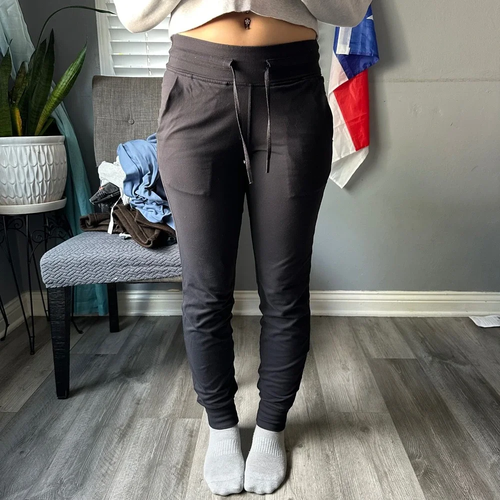 Lululemon Black Joggers Sweatpants‎ Drawstring Size 4 Soft Fleece